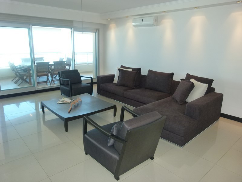 Departamento en primera fila de Playa Brava. Torre Premium